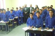 بازدید از دبستان دینیاری یزد و گفتگو با آموزگاران و دانش آموزان در کلاس درس
